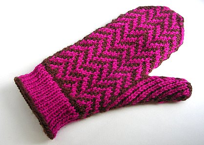 Love the herringbone design on this mitten!  It would look great in so many different colors.
