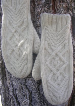 Natural Chevalier Mittens.